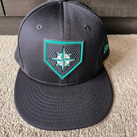 Mens Seattle Mariners MLB NEW ERA 2022 Clubhouse Hat 7 1/4 Fullback - Picture 1 of 7